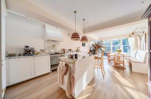 Kitchen diner angle 1- click for photo gallery